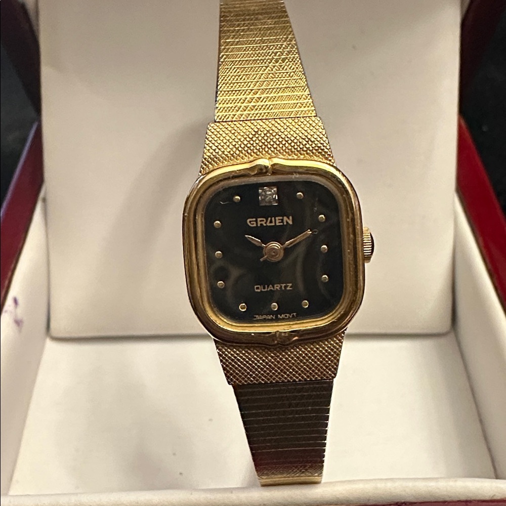 1970s Elgin Gold Women's Watch with Diamond